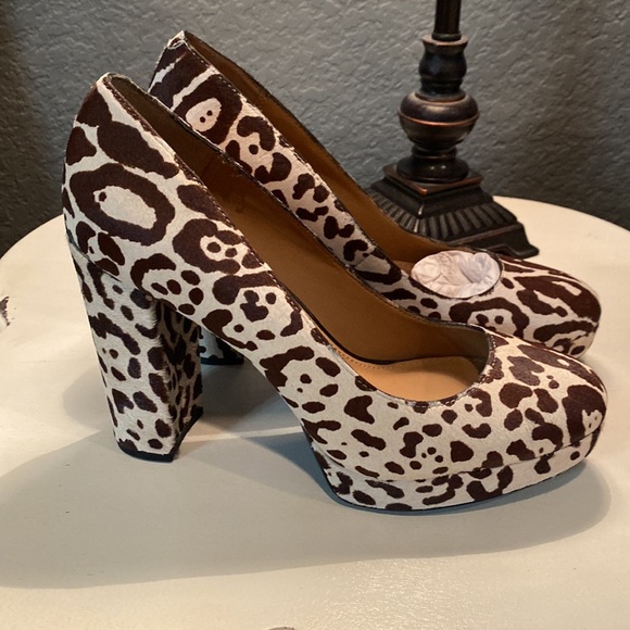 Calvin Klein leopard print platform heels size 8 new in box - Picture 3 of 9